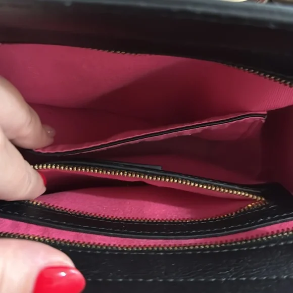 F&W STYLE | Small Croc Embossed Black Leather Handbag - Picture 7 of 11